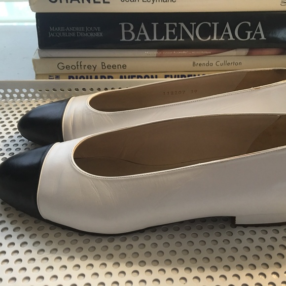 CHANEL Shoes - 🌟Chanel Vintage Cap Toe Flats🌟